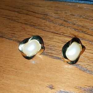 ⚡3 for $20⚡Gold and pearl earrings - fun piece!